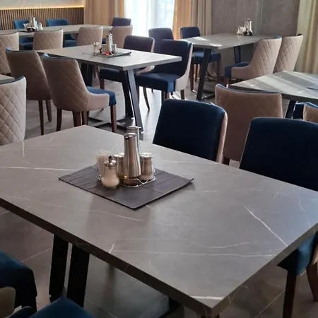 Deluxe Mountain View Vis In Hill